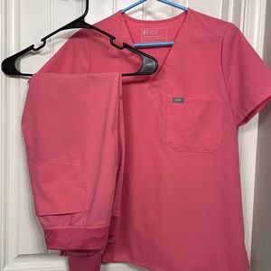 FIGS - Neon Pink set